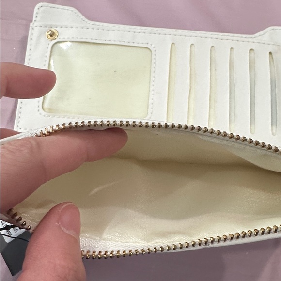 Badgley Mischka White Quilted Vegan Leather Wallet - Picture 5 of 6